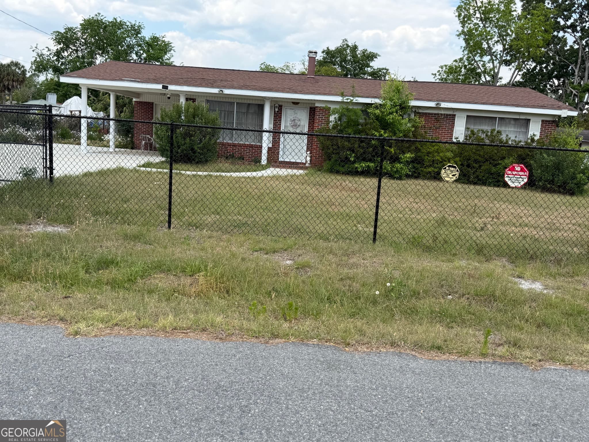 3 bedroom, 1.5 bathroom single family residence under contract at 12 Elementary Street, Hazlehurst, GA 31539