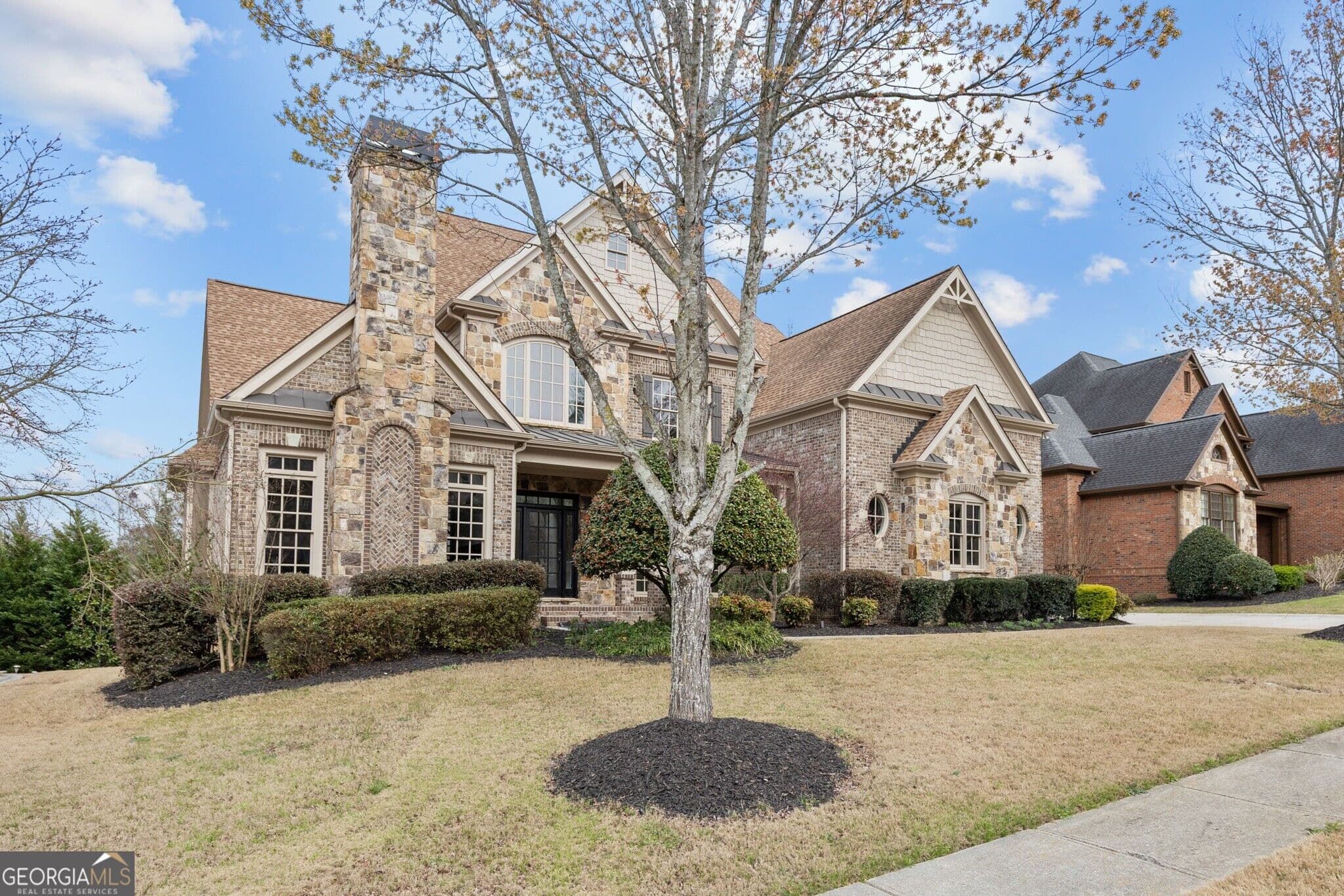 6 bedroom, 5.5 bathroom, 7,604 sq ft single family residence for sale at 2302 Walkers Glen Lane, Buford, GA 30519 — photo 3