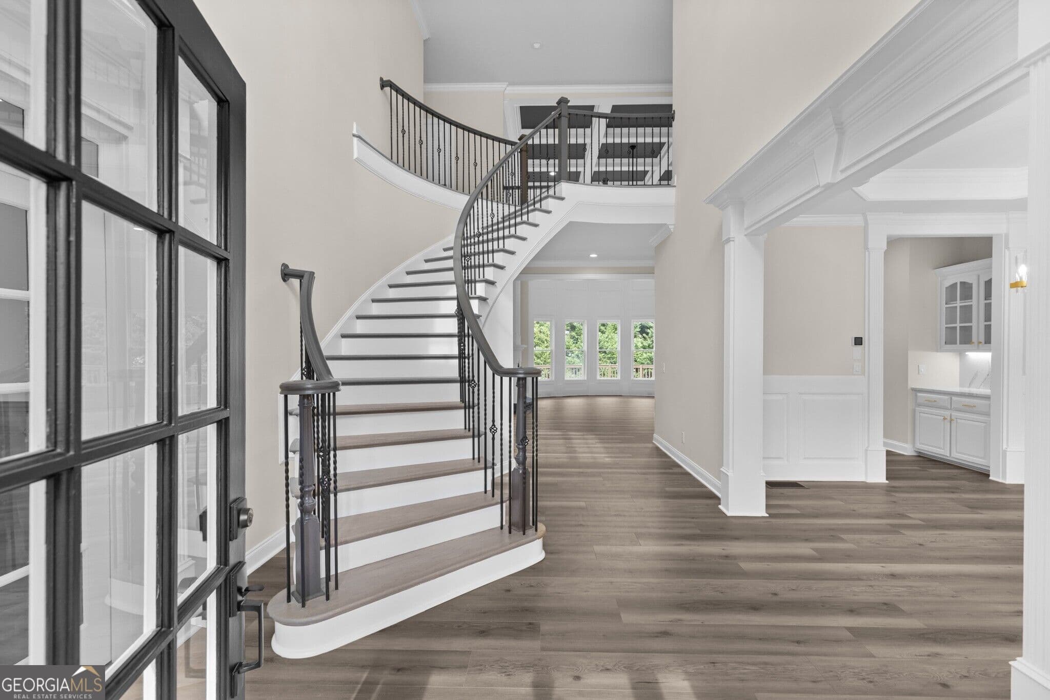 6 bedroom, 5.5 bathroom, 7,604 sq ft single family residence for sale at 2302 Walkers Glen Lane, Buford, GA 30519 — photo 4