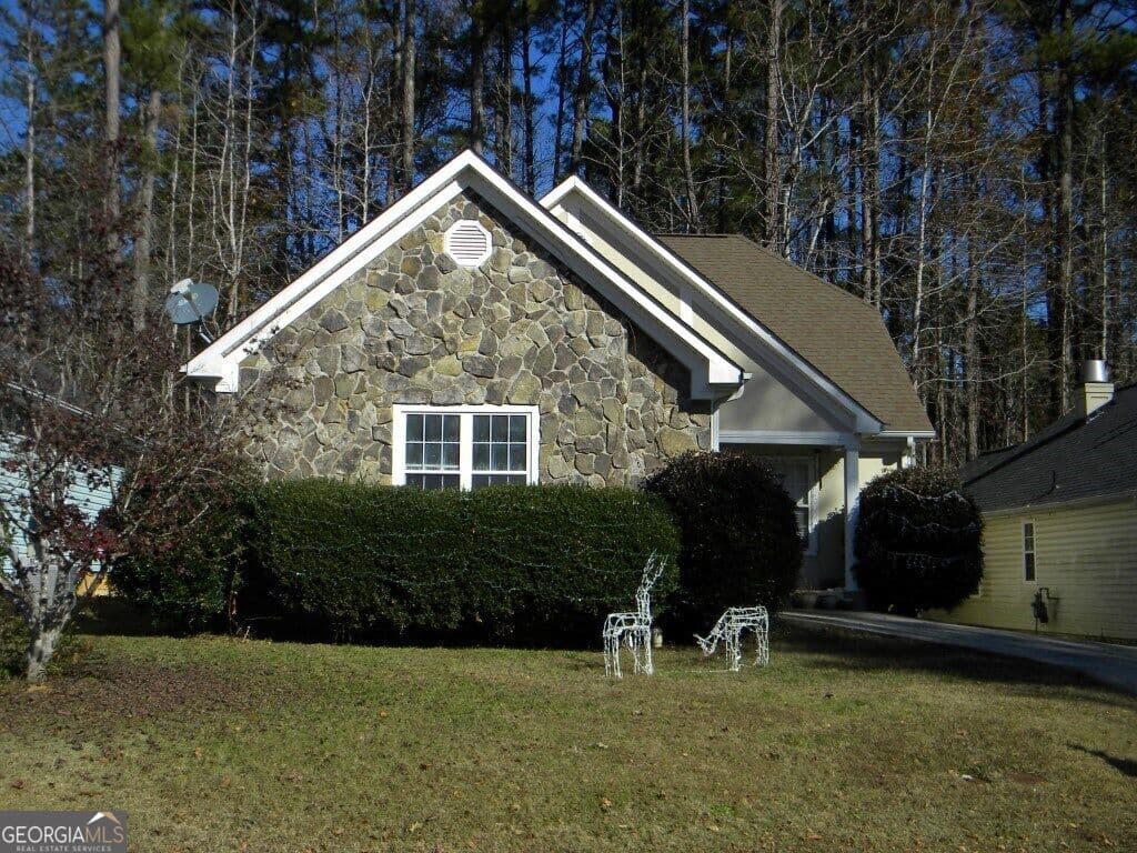 3 bedroom, 2 bathroom, 1,270 sq ft single family residence for rent at 551 N Fairfield Drive, Peachtree City, GA 30269 for $2,100 a month — photo 2