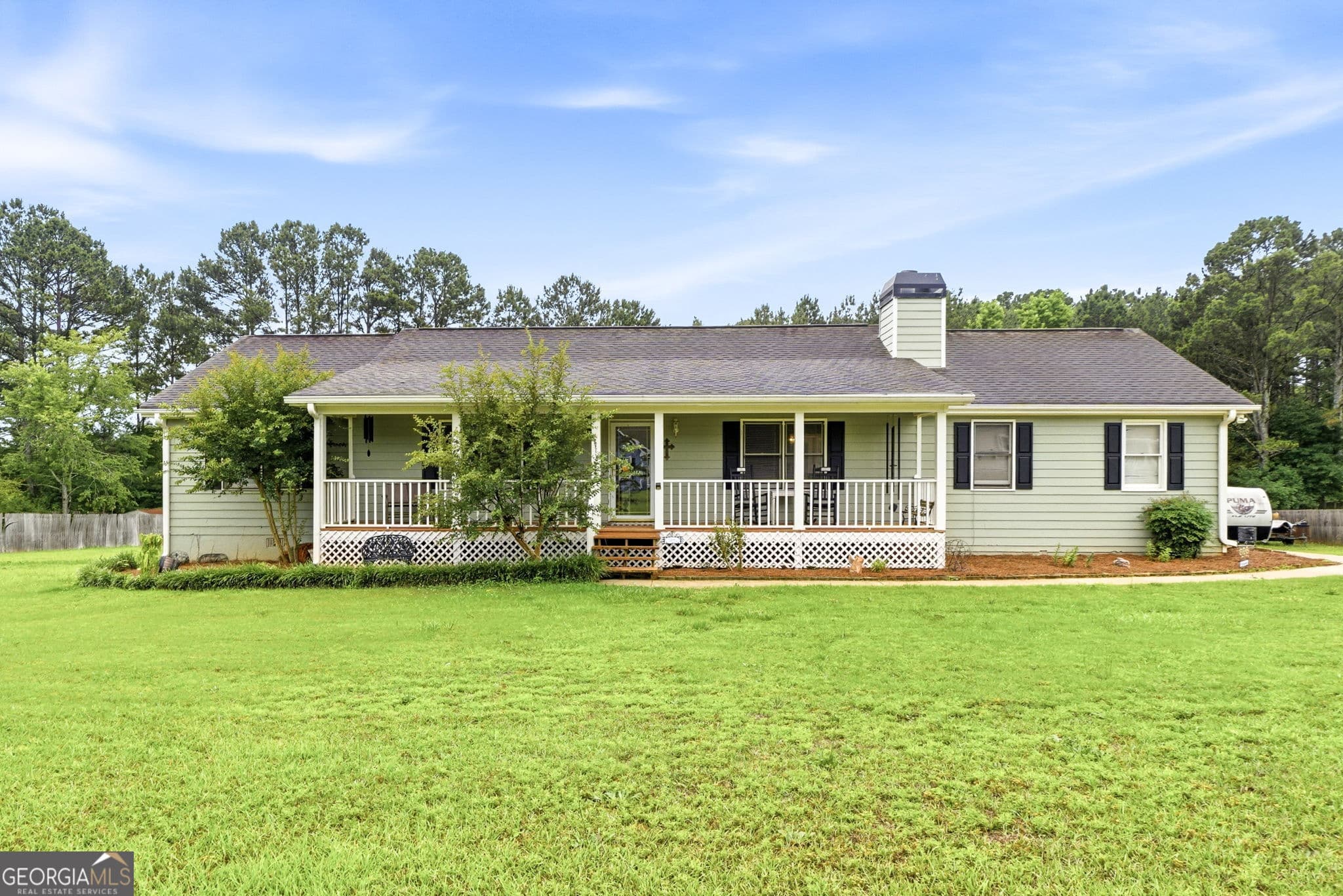 3 bedroom, 2 bathroom, 1,671 sq ft single family residence for sale at 136 Thicket Trail, Mcdonough, GA 30252 — photo 2