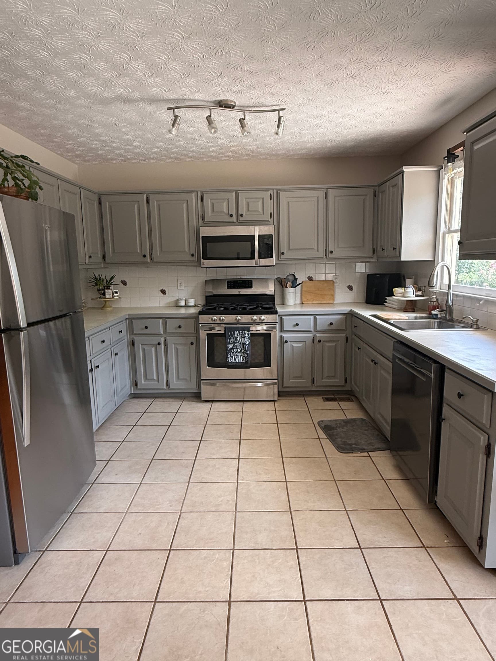 3 bedroom, 2 bathroom, 1,671 sq ft single family residence for sale at 136 Thicket Trail, Mcdonough, GA 30252 — photo 8