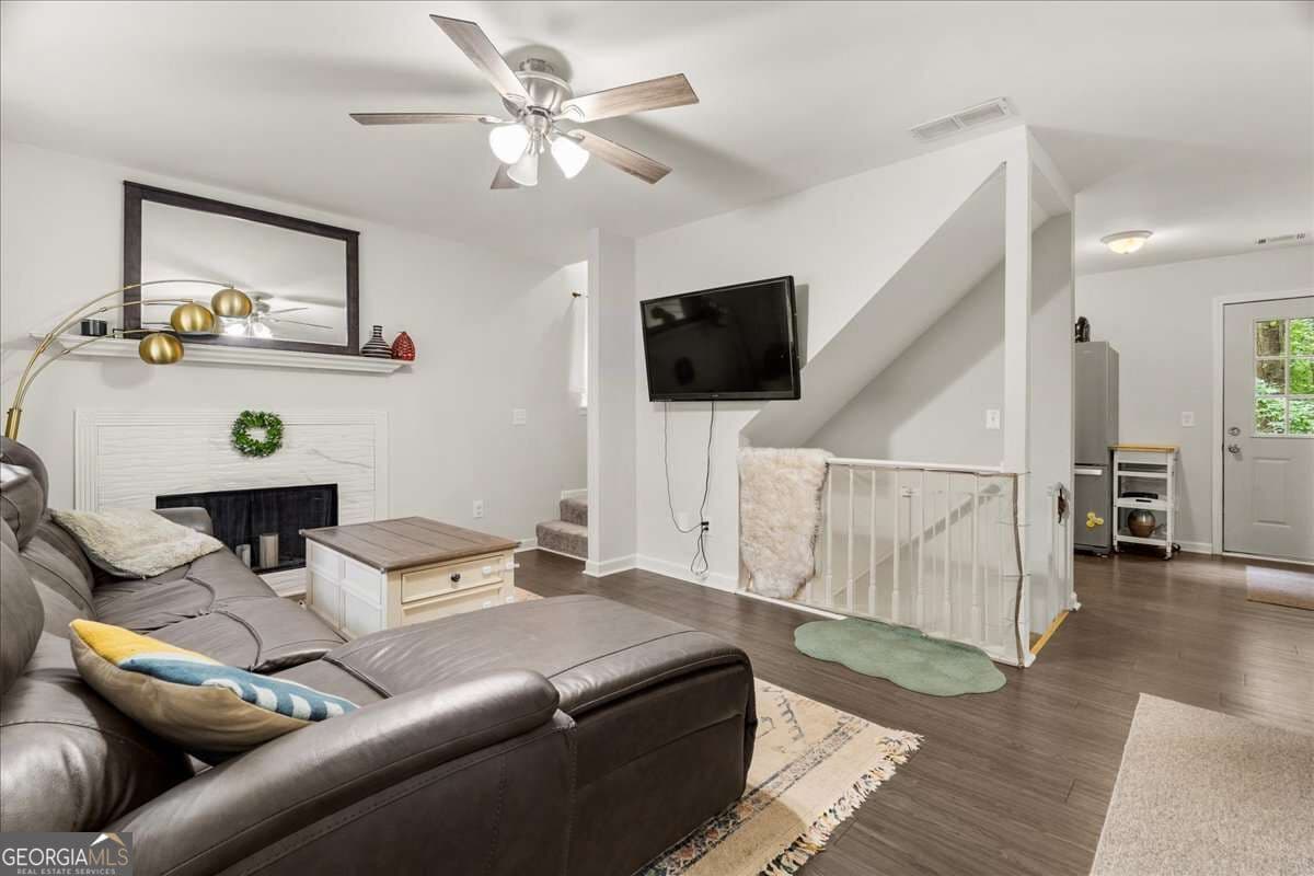 3 bedroom, 2 bathroom, 1,512 sq ft single family residence for sale at 2310 Fleetwood Drive, Cumming, GA 30041 — photo 5