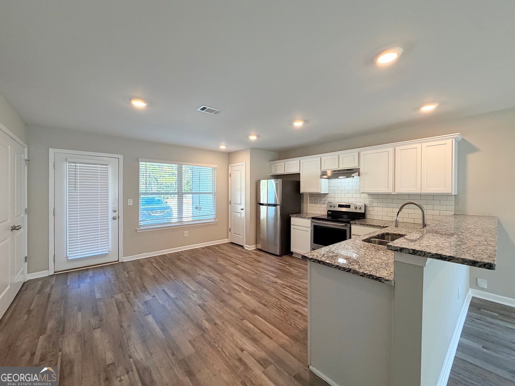 4 bedroom, 2.5 bathroom, 1,648 sq ft townhouse for rent at 319 Ashigan Street, Union City, GA 30291 for $1,745 a month — photo 3
