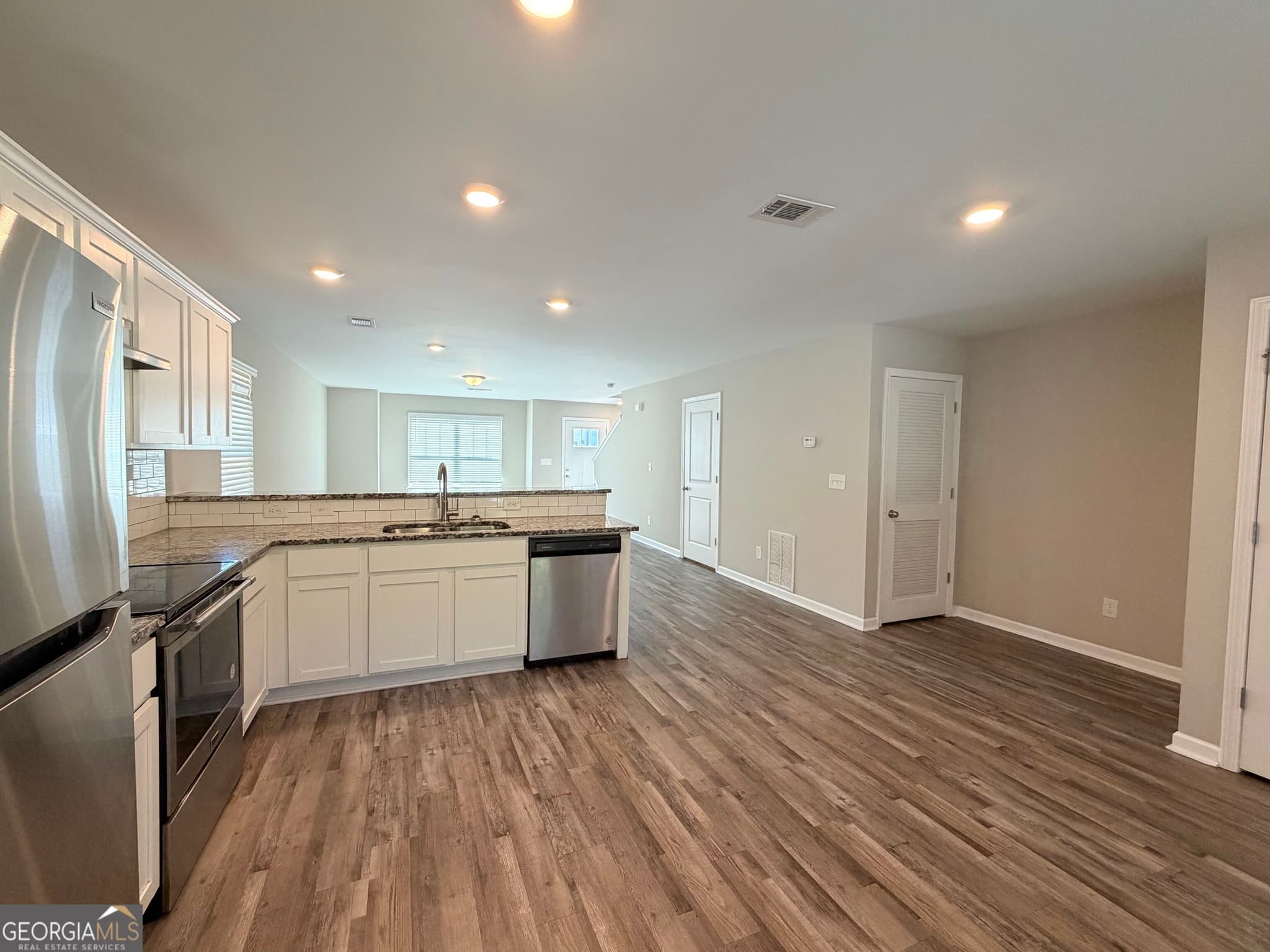 4 bedroom, 2.5 bathroom, 1,648 sq ft townhouse for rent at 319 Ashigan Street, Union City, GA 30291 for $1,745 a month — photo 4