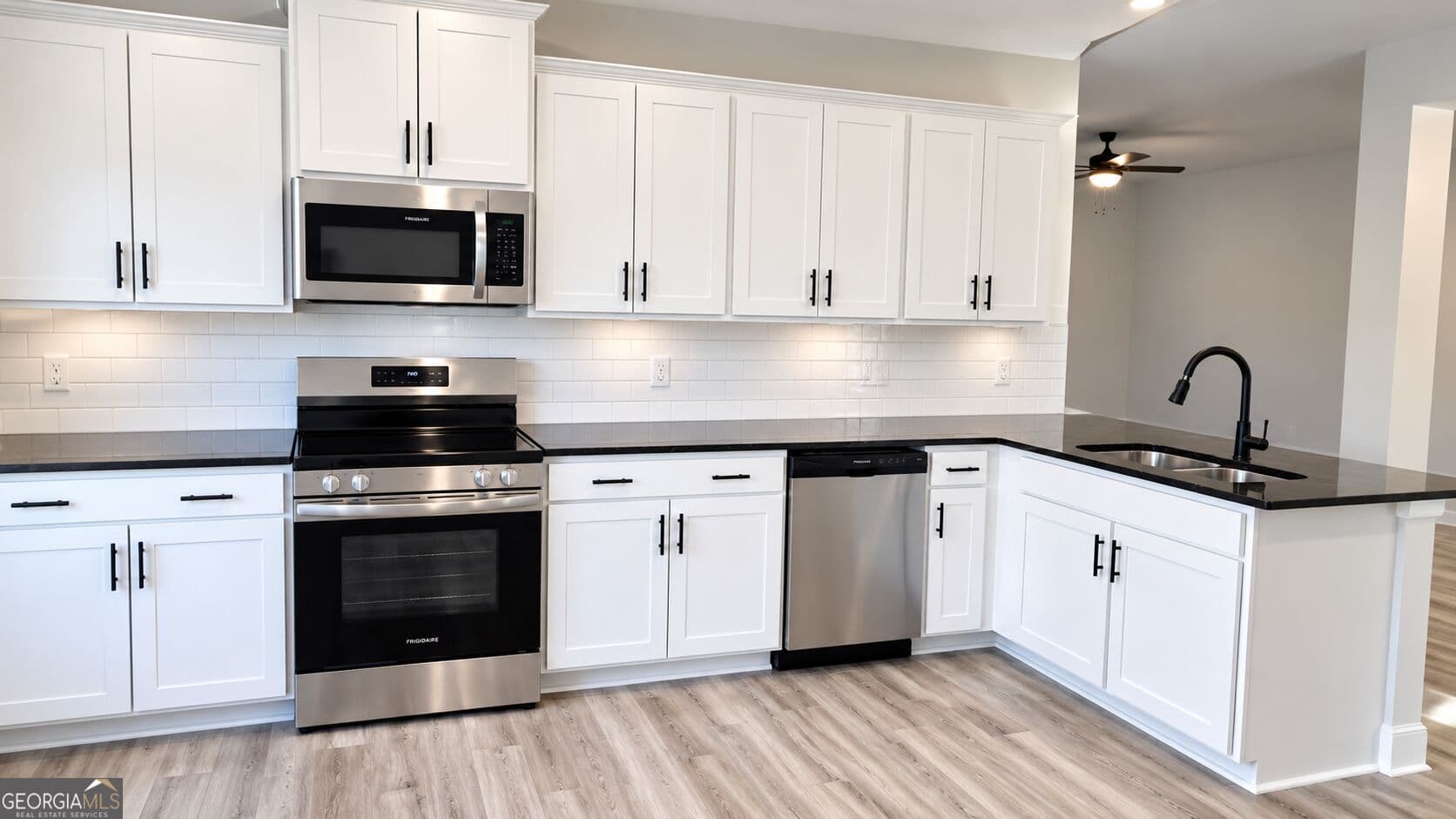 4 bedroom, 3 bathroom, 2,316 sq ft single family residence for sale at 307 Basin Way, Macon, GA 31210 — photo 2