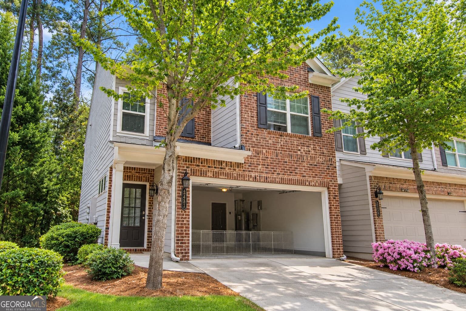 3 bedroom, 2.5 bathroom, 1,836 sq ft townhouse for sale at 2431 Norwood Park Crossing, Atlanta, GA 30340 — photo 2