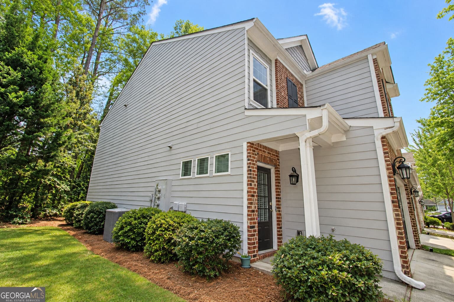 3 bedroom, 2.5 bathroom, 1,836 sq ft townhouse for sale at 2431 Norwood Park Crossing, Atlanta, GA 30340 — photo 3