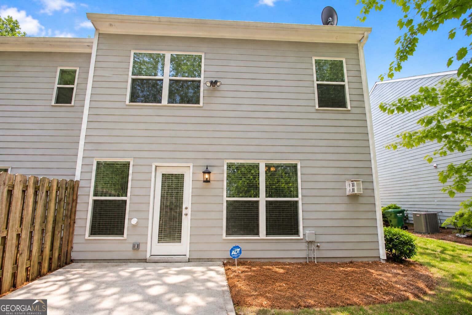 3 bedroom, 2.5 bathroom, 1,836 sq ft townhouse for sale at 2431 Norwood Park Crossing, Atlanta, GA 30340 — photo 5