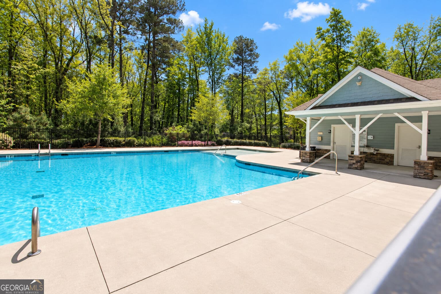 3 bedroom, 2.5 bathroom, 1,836 sq ft townhouse for sale at 2431 Norwood Park Crossing, Atlanta, GA 30340 — photo 8