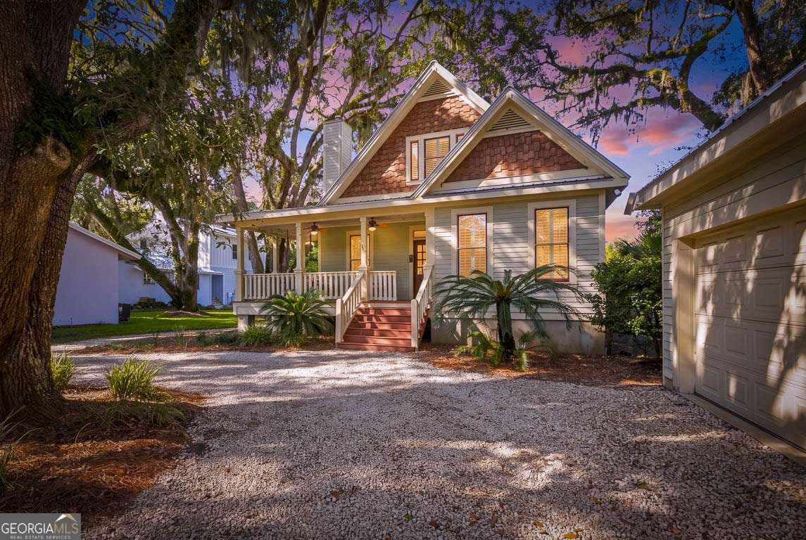 4 bedroom, 3 bathroom, 2,003 sq ft single family residence for sale at 104 Youngwood Drive, St. Simons, GA 31522 — photo 2