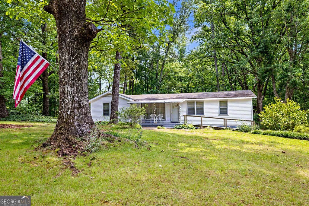 4 bedroom, 2 bathroom, 1,280 sq ft single family residence for sale at 1665 Kansas Jake Road, Waco, GA 30182