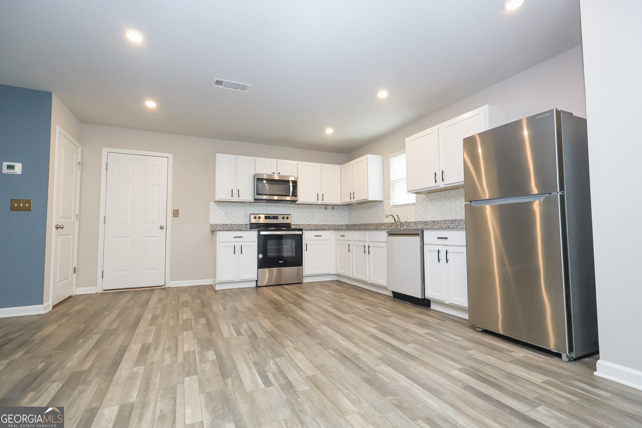 4 bedroom, 2.5 bathroom, 2,376 sq ft single family residence for sale at 126 Martin Mill Trail, Warner Robins, GA 31093 — photo 8