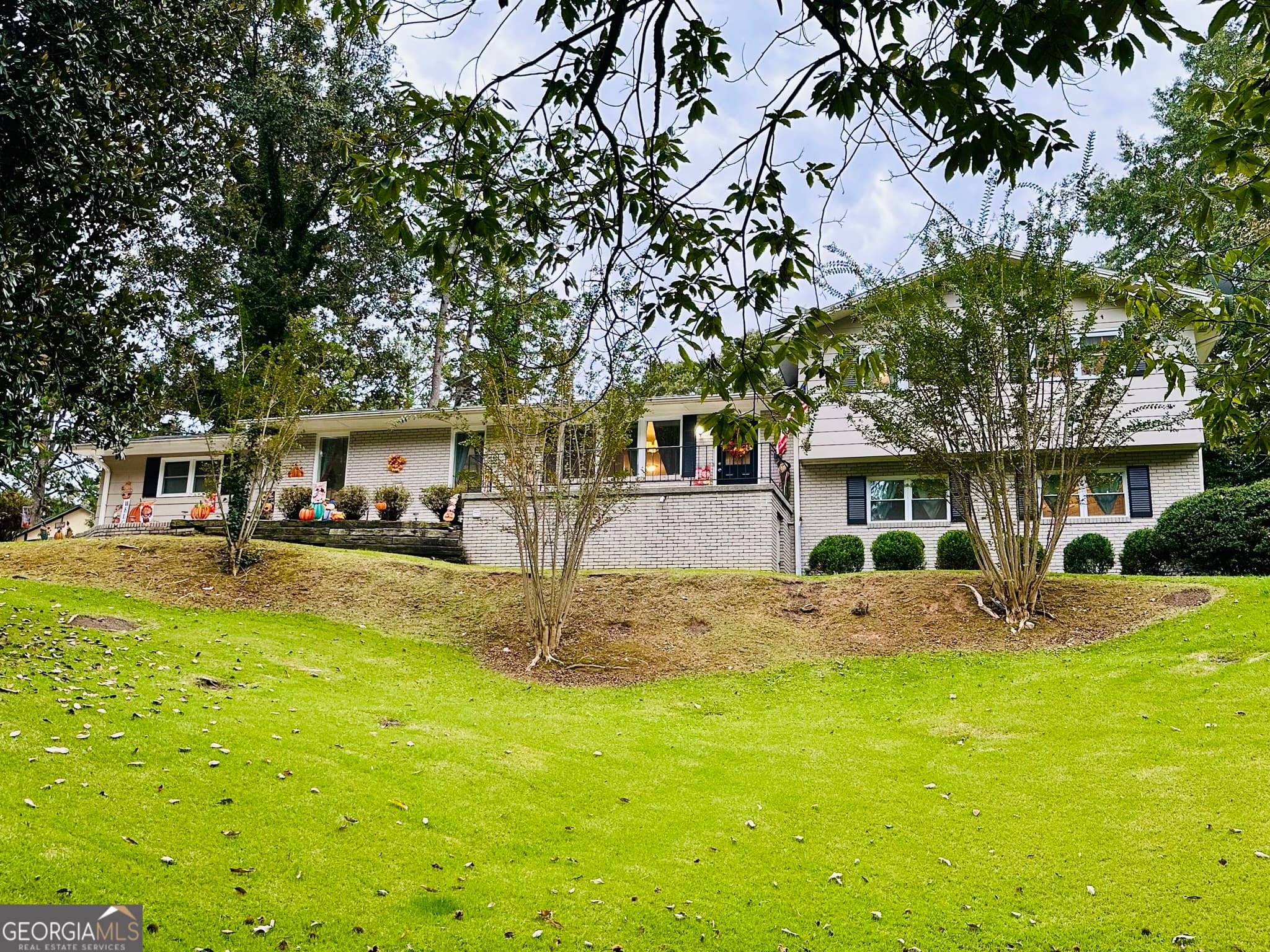 4 bedroom, 2 bathroom, 2,200 sq ft single family residence for sale at 57 Elm Drive, Toccoa, GA 30577 — photo 2