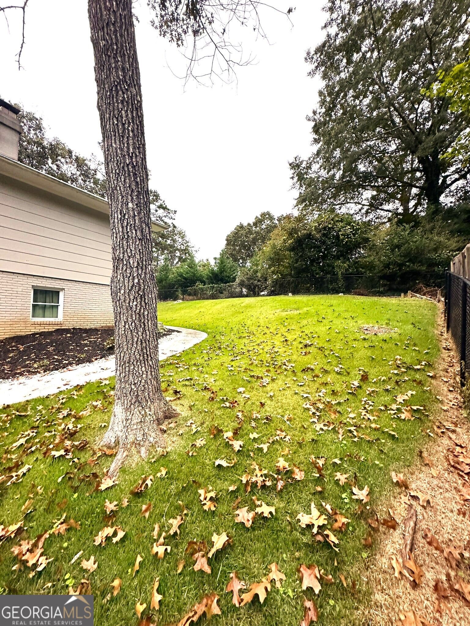 4 bedroom, 2 bathroom, 2,200 sq ft single family residence for sale at 57 Elm Drive, Toccoa, GA 30577 — photo 6