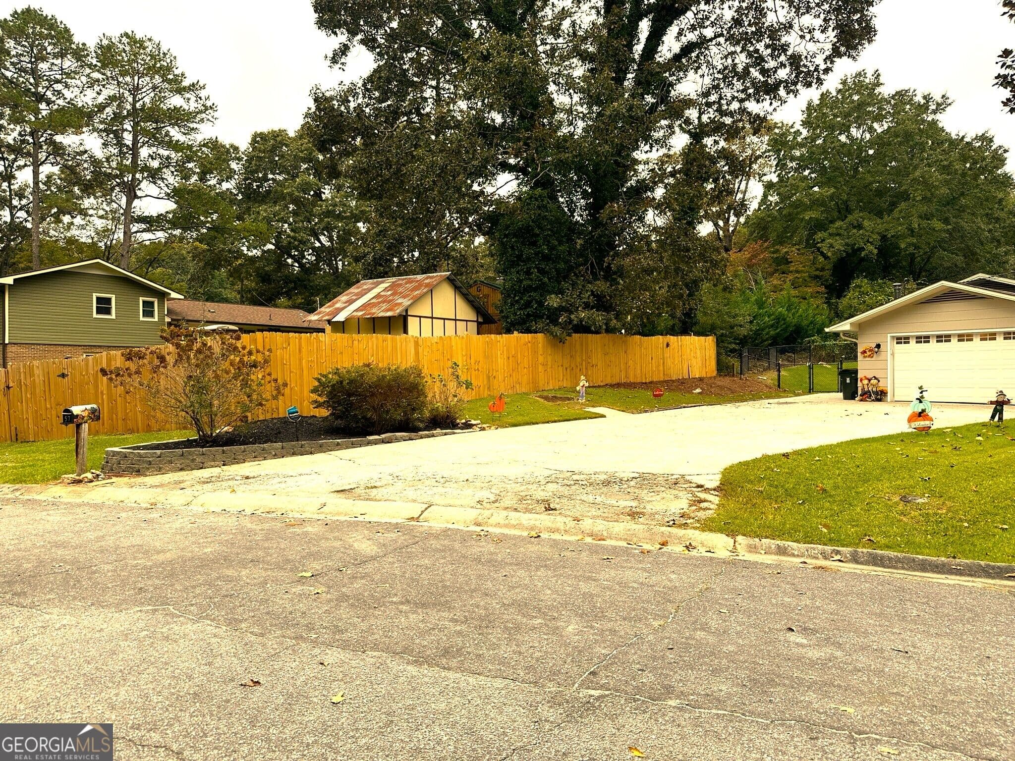 4 bedroom, 2 bathroom, 2,200 sq ft single family residence for sale at 57 Elm Drive, Toccoa, GA 30577 — photo 3