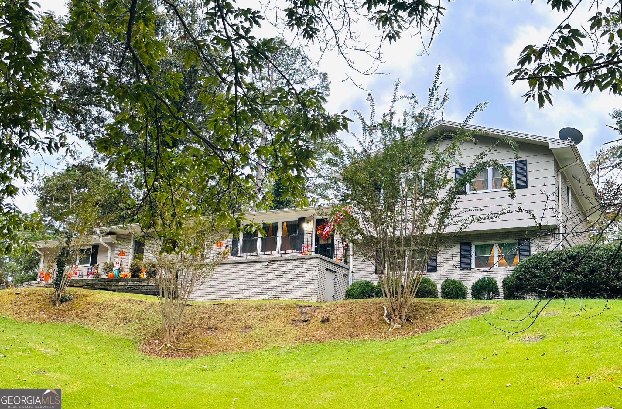 4 bedroom, 2 bathroom, 2,200 sq ft single family residence for sale at 57 Elm Drive, Toccoa, GA 30577 — photo 1 of 27