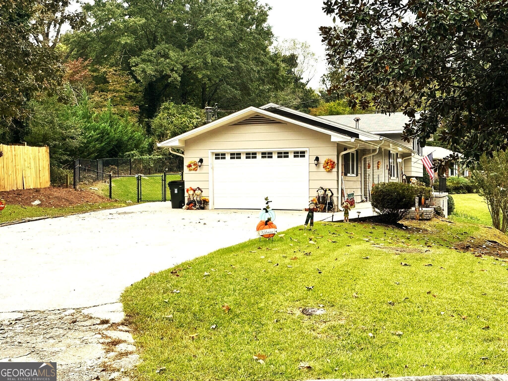 4 bedroom, 2 bathroom, 2,200 sq ft single family residence for sale at 57 Elm Drive, Toccoa, GA 30577 — photo 4