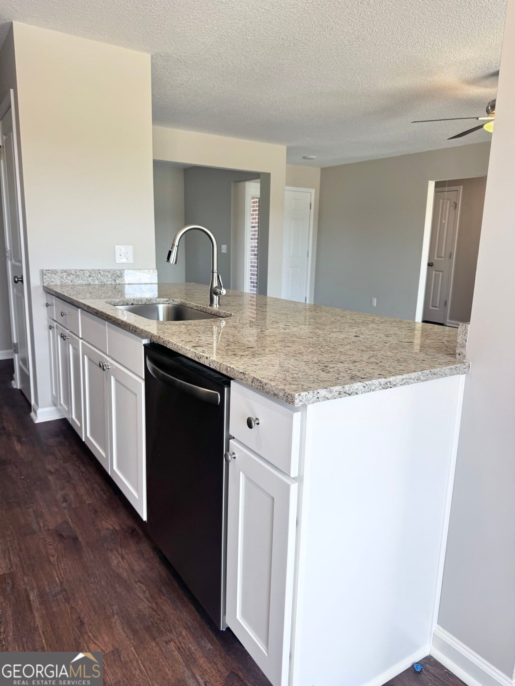 4 bedroom, 2 bathroom, 1,695 sq ft single family residence for sale at 118 Esther Avenue, Reidsville, GA 30453 — photo 3