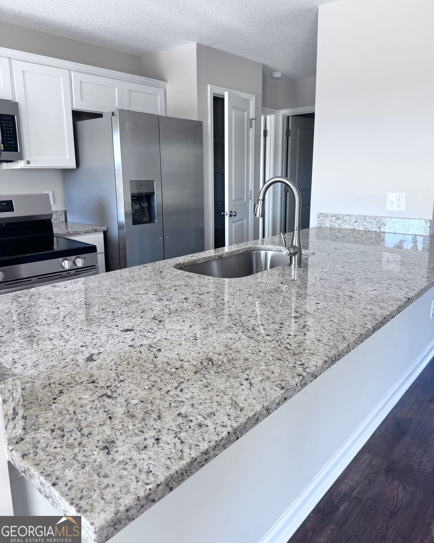 4 bedroom, 2 bathroom, 1,695 sq ft single family residence for sale at 118 Esther Avenue, Reidsville, GA 30453 — photo 5