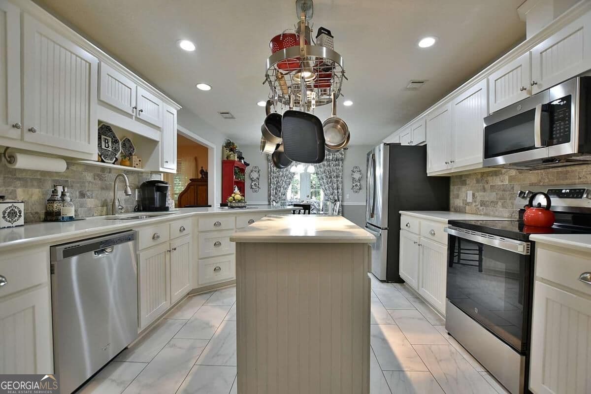 3 bedroom, 3 bathroom, 2,703 sq ft single family residence for sale at 1439 Plantation Creek, Fortson, GA 31808 — photo 9