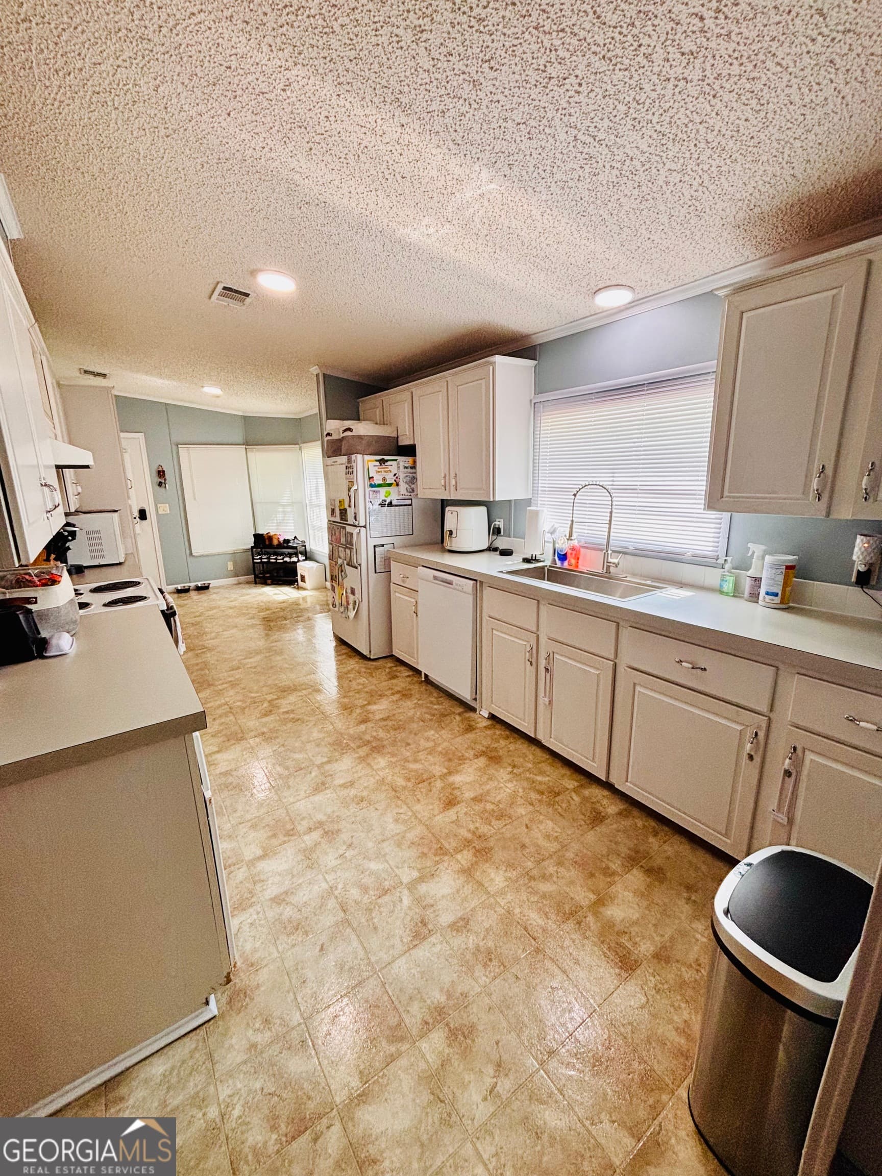 3 bedroom, 2 bathroom, 1,700 sq ft manufactured home,single family residence for sale at 323 S Grady Street, Portal, GA 30450 — photo 5