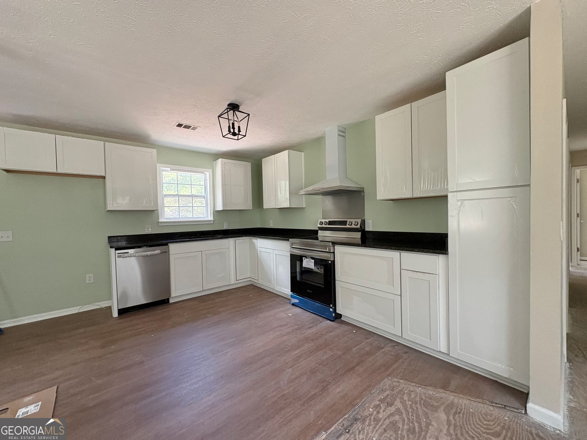 3 bedroom, 2 bathroom, 1,140 sq ft single family residence under contract at 779 Carl Sutton Road, Lizella, GA 31052 — photo 4