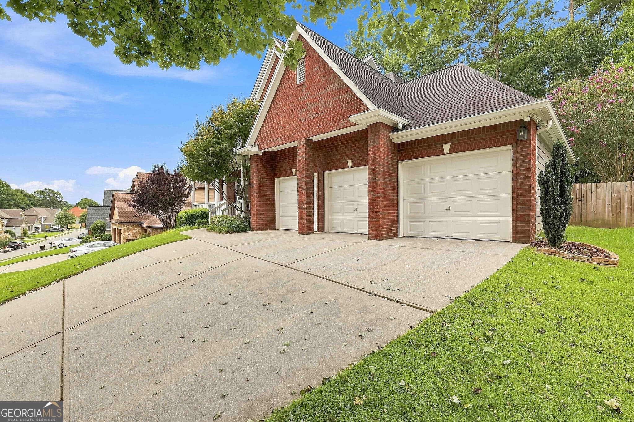 4 bedroom, 3.5 bathroom, 3,044 sq ft single family residence for sale at 247 Highwoods Parkway, Newnan, GA 30265 — photo 4
