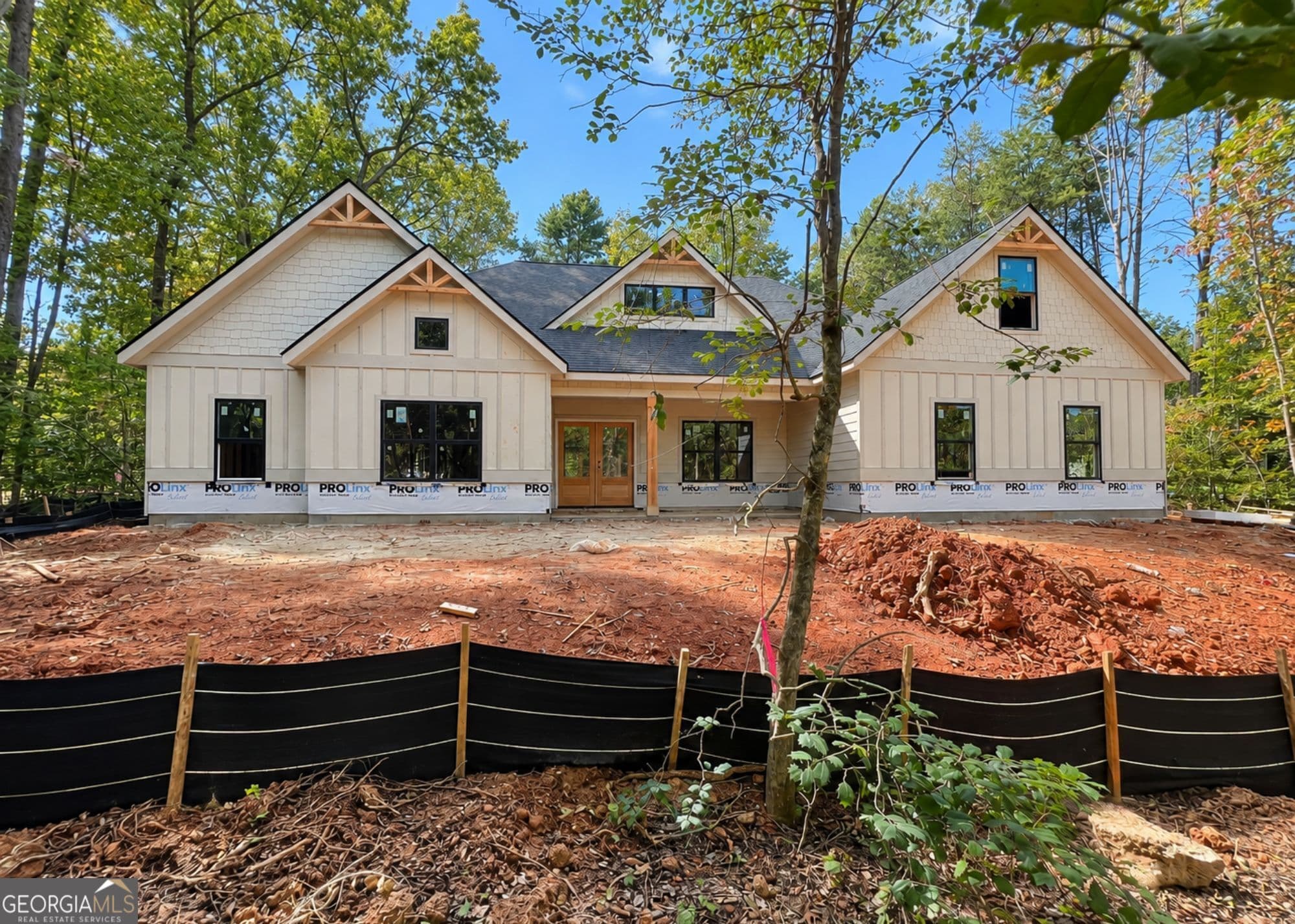 4 bedroom, 3 bathroom, 3,100 sq ft single family residence for sale at 248 Abbington Way, Clarkesville, GA 30523 — photo 2