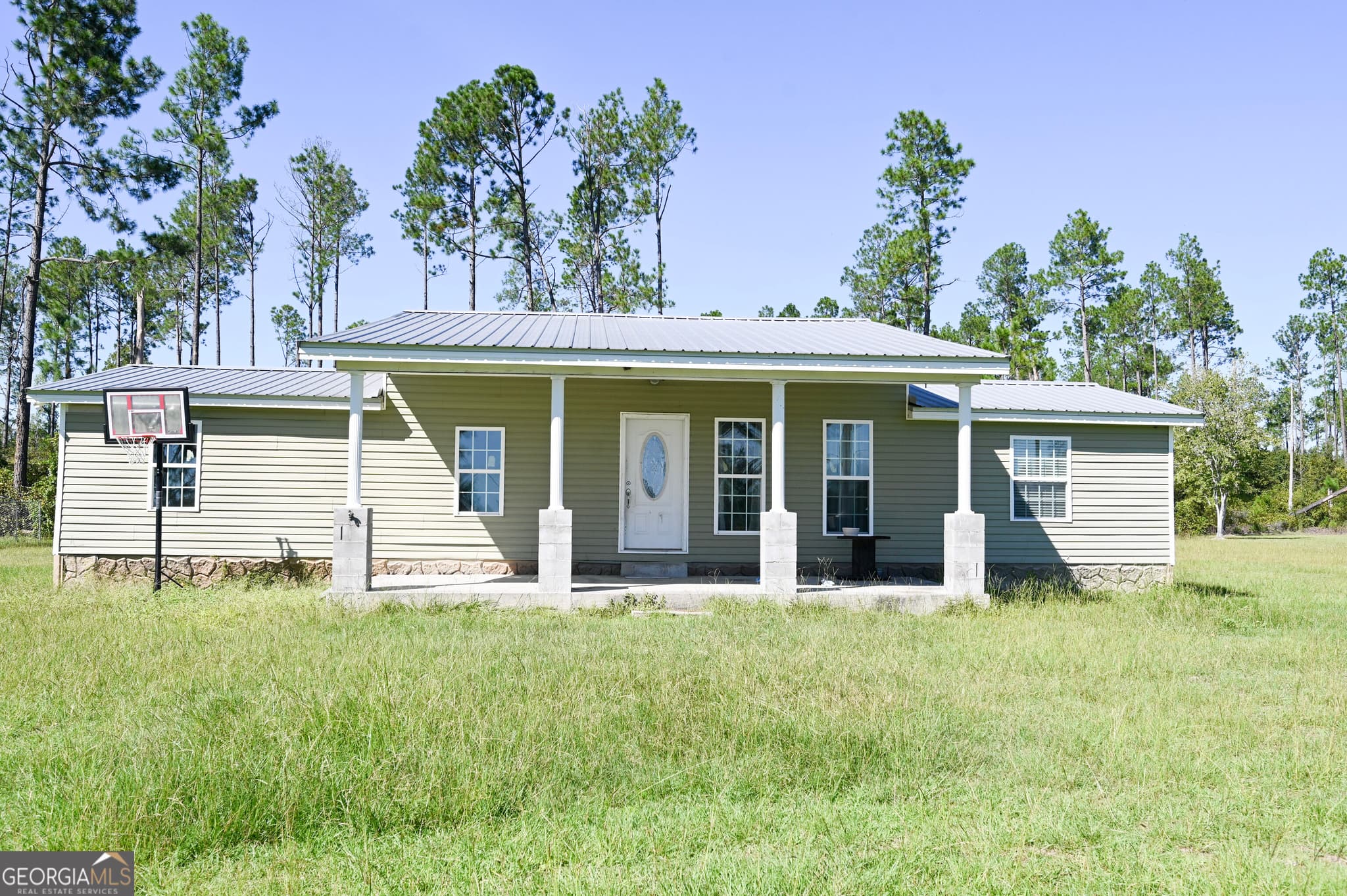 4 bedroom, 2 bathroom, 1,632 sq ft single family residence for sale at 325 New Hope Church Road, Alma, GA 31510