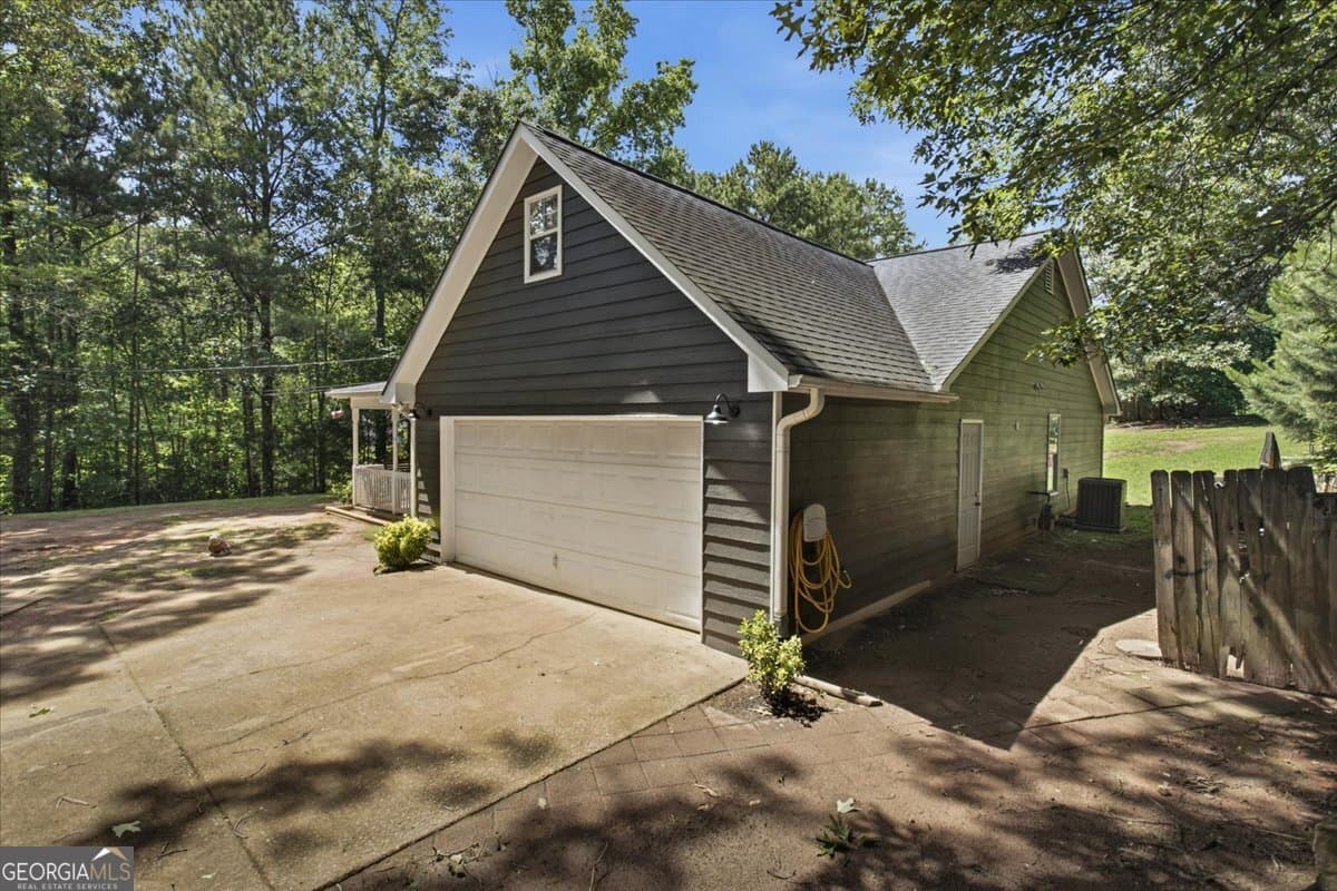 3 bedroom, 2 bathroom, 1,465 sq ft single family residence for sale at 75 Saratoga Way, Covington, GA 30016 — photo 3