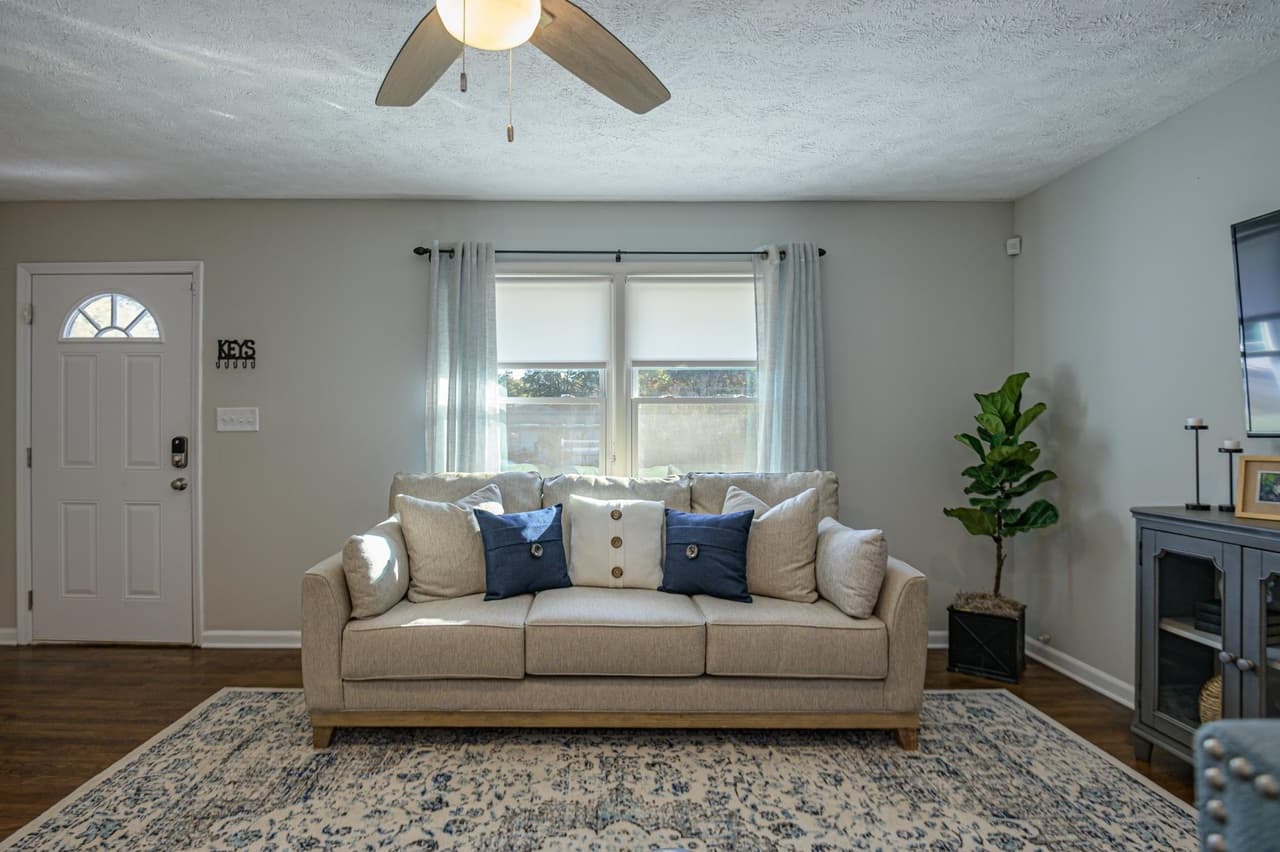 4 bedroom, 3 bathroom, 2,300 sq ft single family residence for rent at 941 Pine Manor, Marietta, GA 30066 for $5,585 a month — photo 3