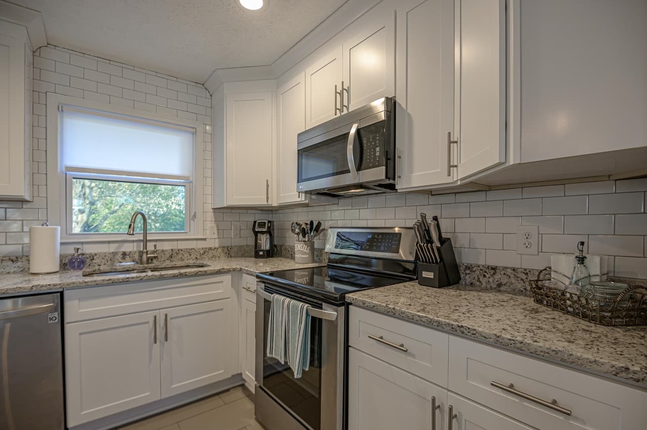 4 bedroom, 3 bathroom, 2,300 sq ft single family residence for rent at 941 Pine Manor, Marietta, GA 30066 for $5,585 a month — photo 9