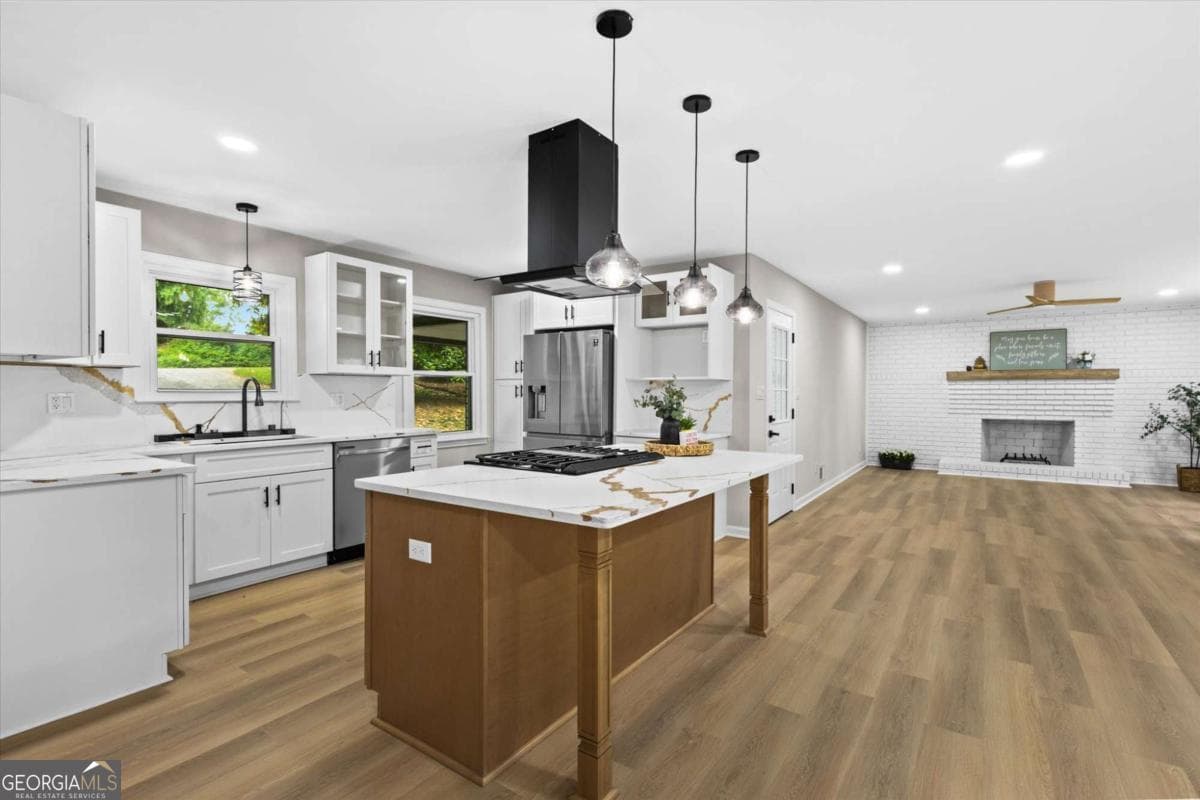 5 bedroom, 4 bathroom, 3,362 sq ft single family residence sold at 1720 Starlight Drive, Marietta, GA 30062