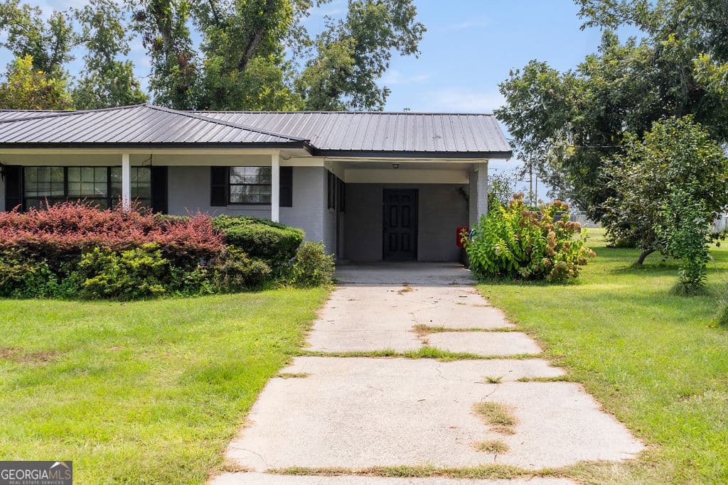 3 bedroom, 1 bathroom, 1,134 sq ft single family residence under contract at 27 Patricia Lane, Hazlehurst, GA 31539 — photo 2