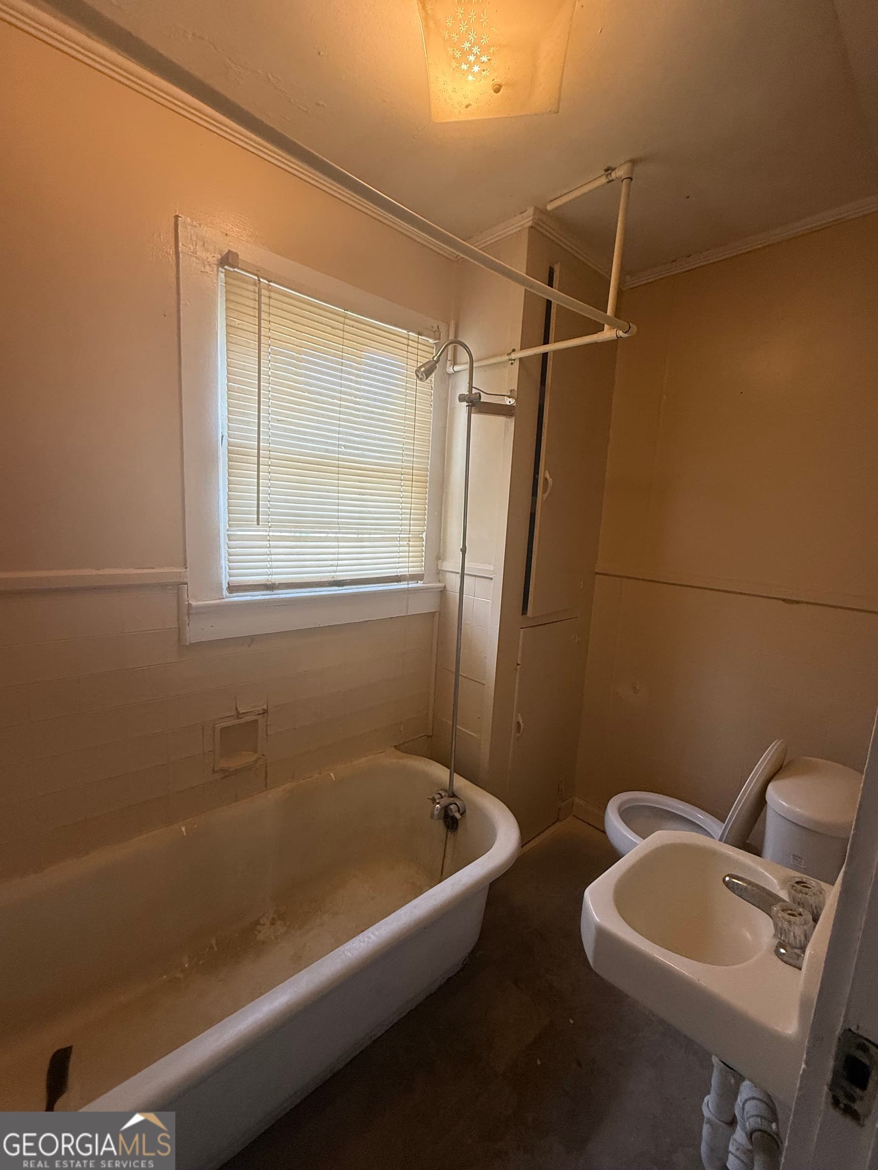 1 bedroom, 1 bathroom, 1,307 sq ft duplex for rent at 902 1st Street, Lanett, AL 36863 for $98,000 a month — photo 3