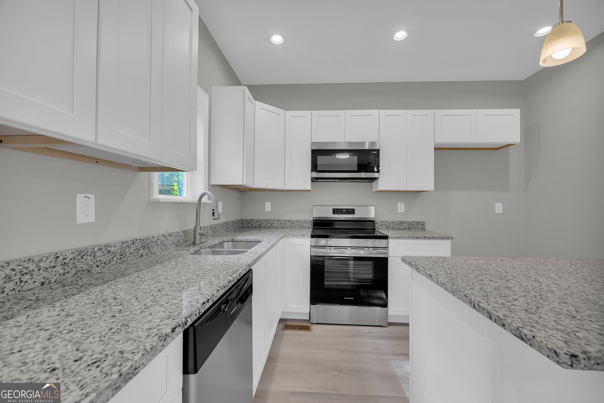4 bedroom, 3.5 bathroom, 2,000 sq ft single family residence for sale at 286 Adams Place Drive, Royston, GA 30662 — photo 9