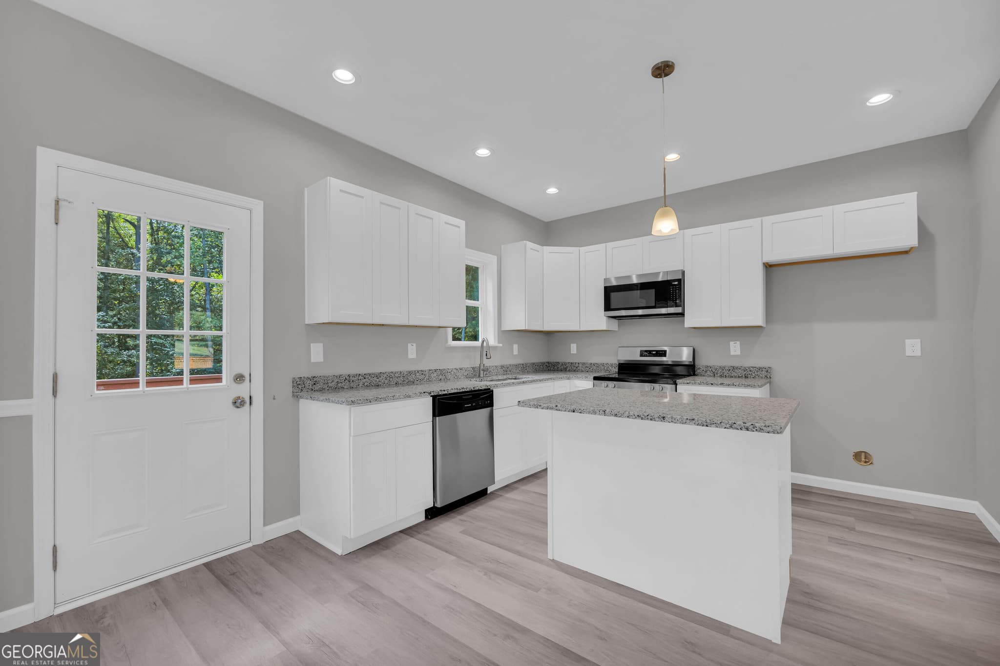 4 bedroom, 3.5 bathroom, 2,000 sq ft single family residence for sale at 286 Adams Place Drive, Royston, GA 30662 — photo 8