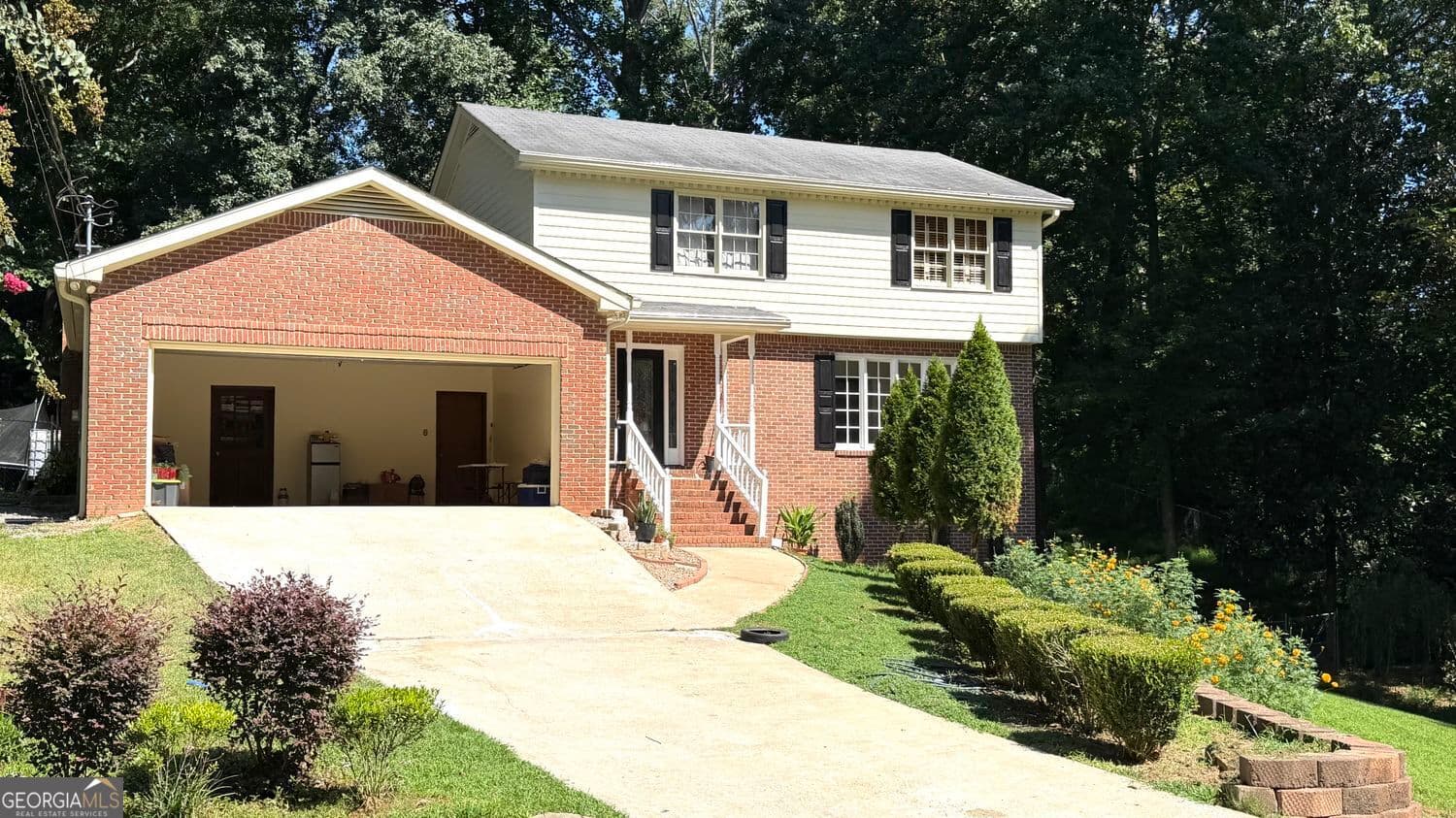 4 bedroom, 3.5 bathroom, 3,444 sq ft single family residence for sale at 574 Hickory Hills Court, Stone Mountain, GA 30083 — photo 3