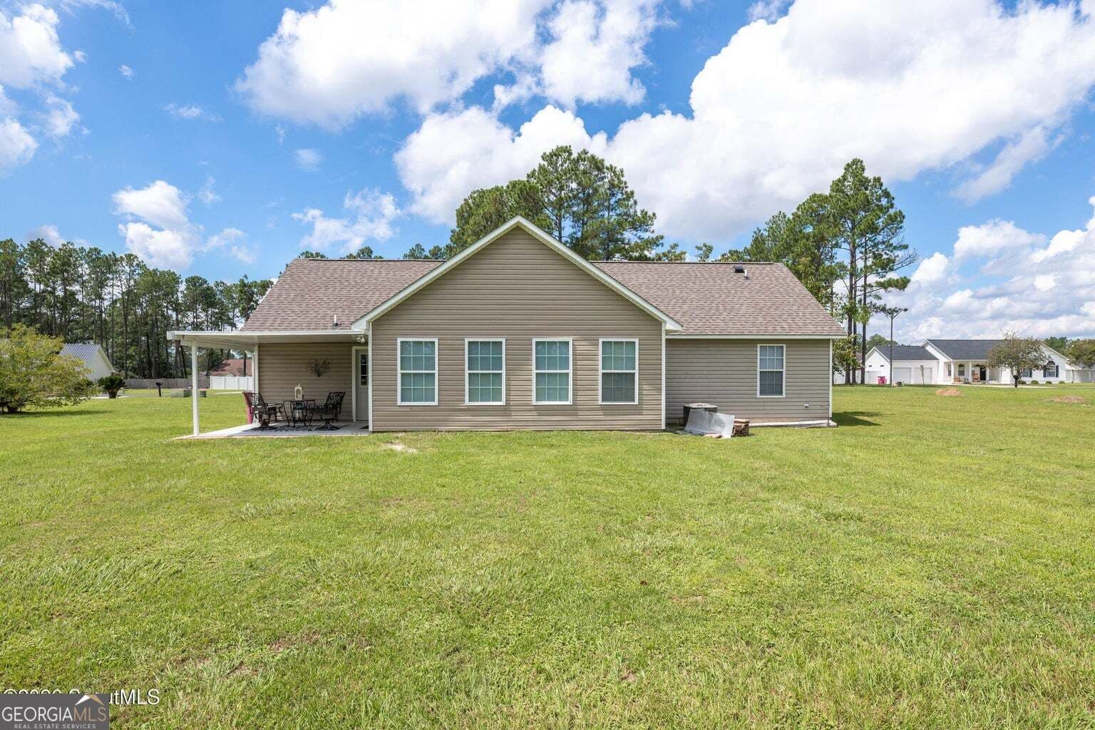 3 bedroom, 2 bathroom, 1,495 sq ft single family residence for sale at 6663 Pine Ridge Circle, Blackshear, GA 31516 — photo 5