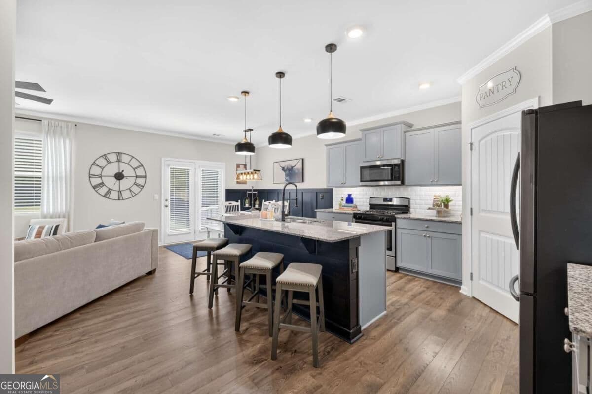 5 bedroom, 3 bathroom, 2,539 sq ft single family residence for sale at 6012 Screech Owl Drive, Flowery Branch, GA 30542 — photo 7