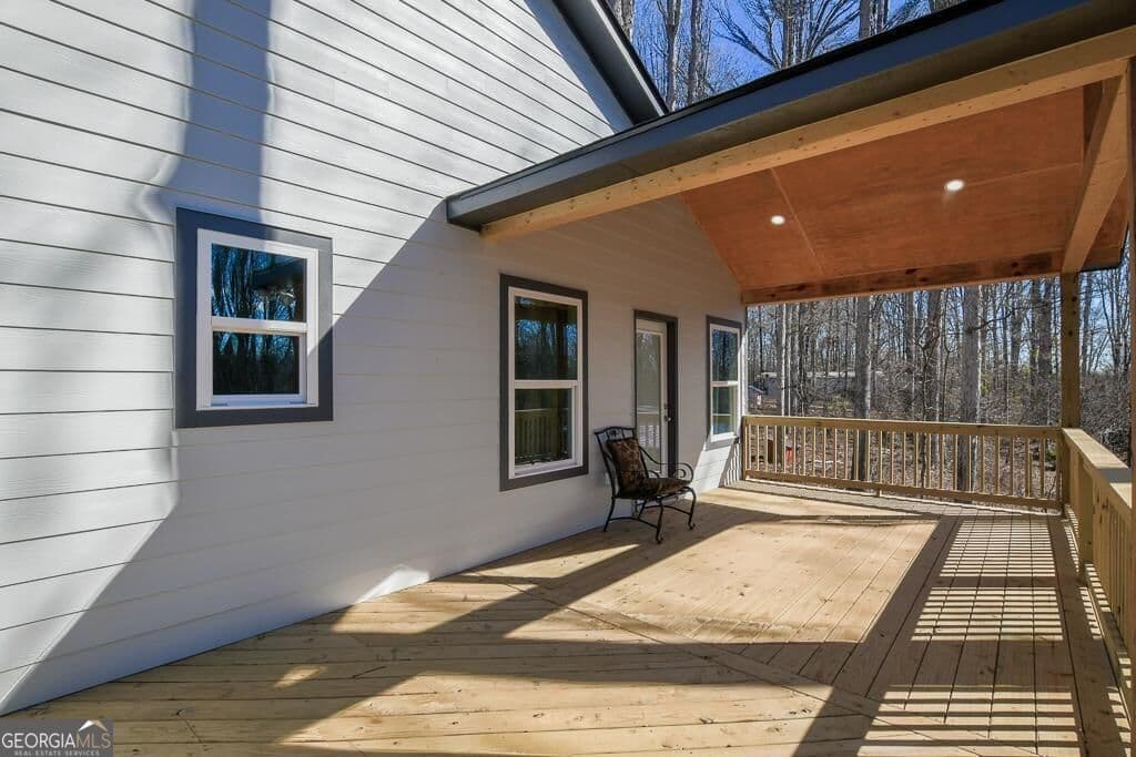2 bedroom, 2 bathroom, 1,800 sq ft cabin,single family residence for sale at 1020 Riverbend Road, Commerce, GA 30530 — photo 4