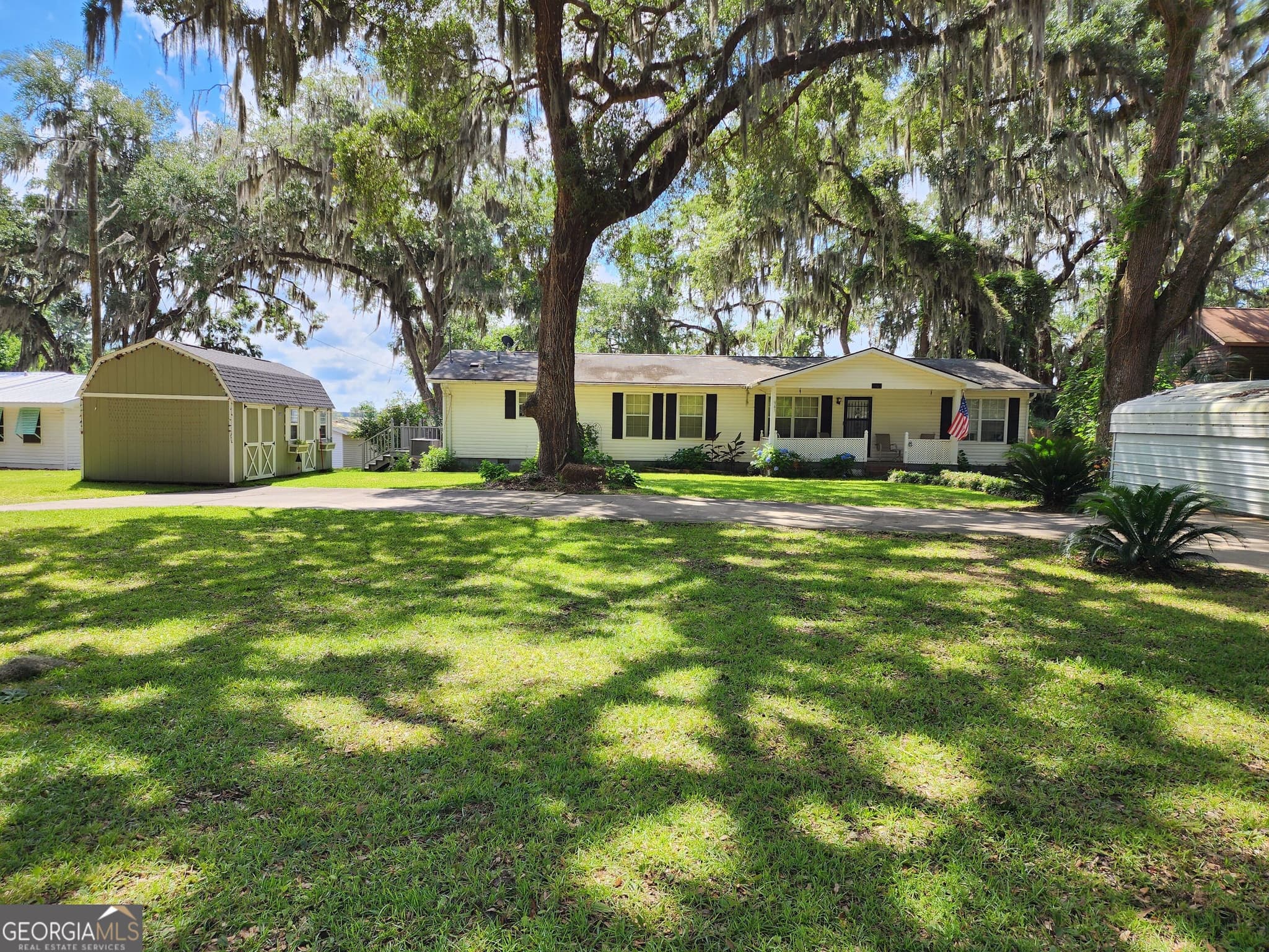 2 bedroom, 2.5 bathroom, 1,809 sq ft single family residence for sale at 941 Lake Drive, Midway, GA 31320 — photo 2