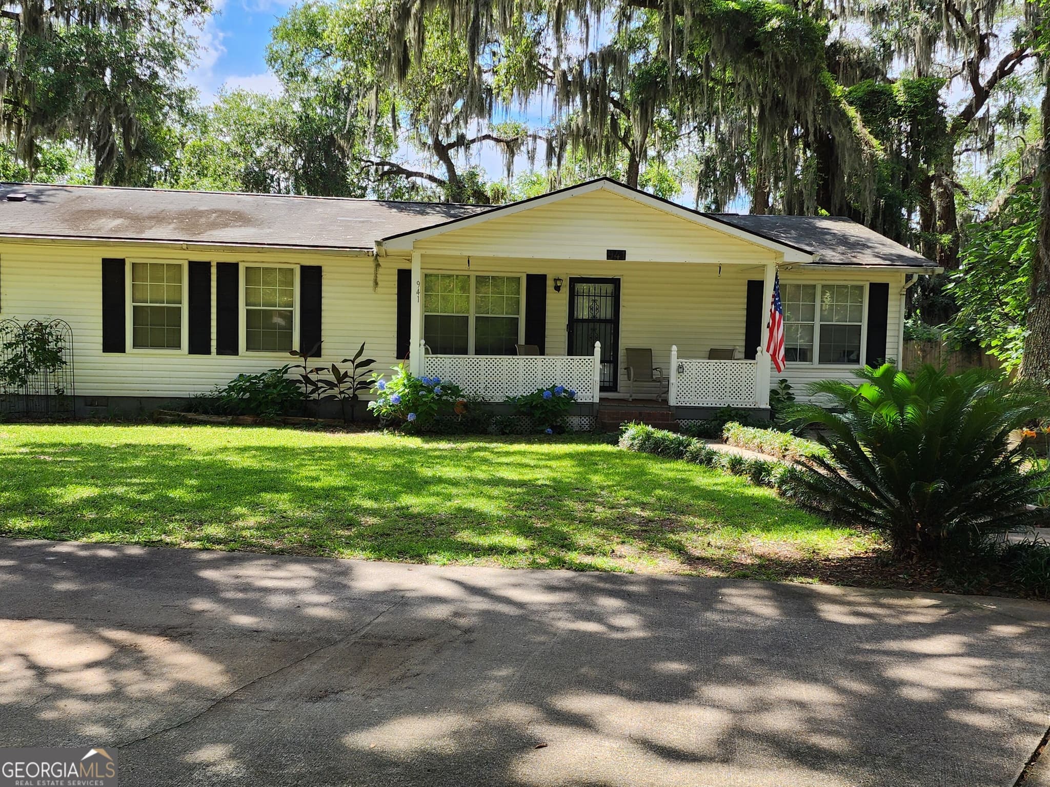 2 bedroom, 2.5 bathroom, 1,809 sq ft single family residence for sale at 941 Lake Drive, Midway, GA 31320