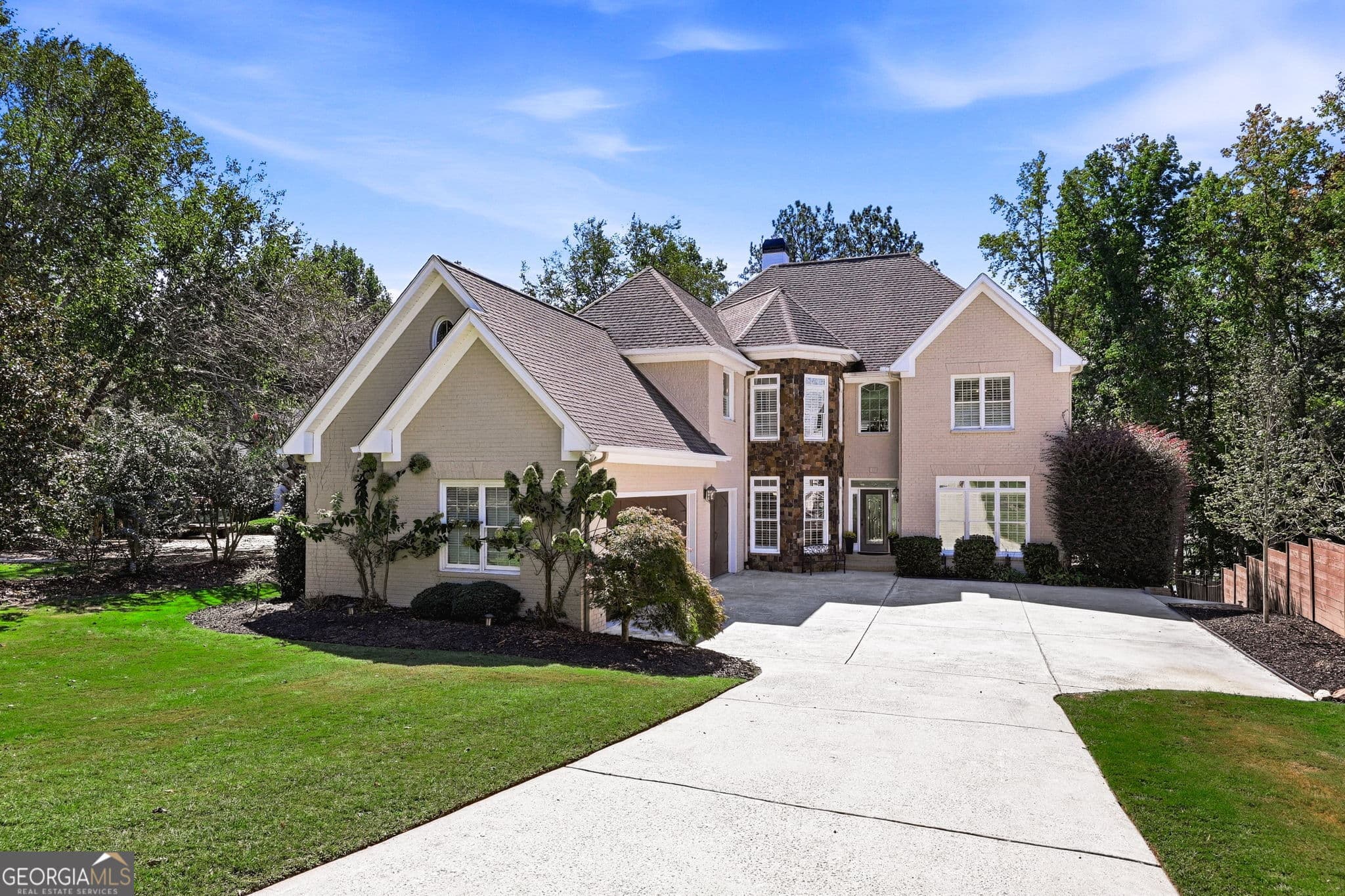 5 bedroom, 5.5 bathroom, 5,771 sq ft single family residence for sale at 4450 Flagship Drive, Gainesville, GA 30506 — photo 2