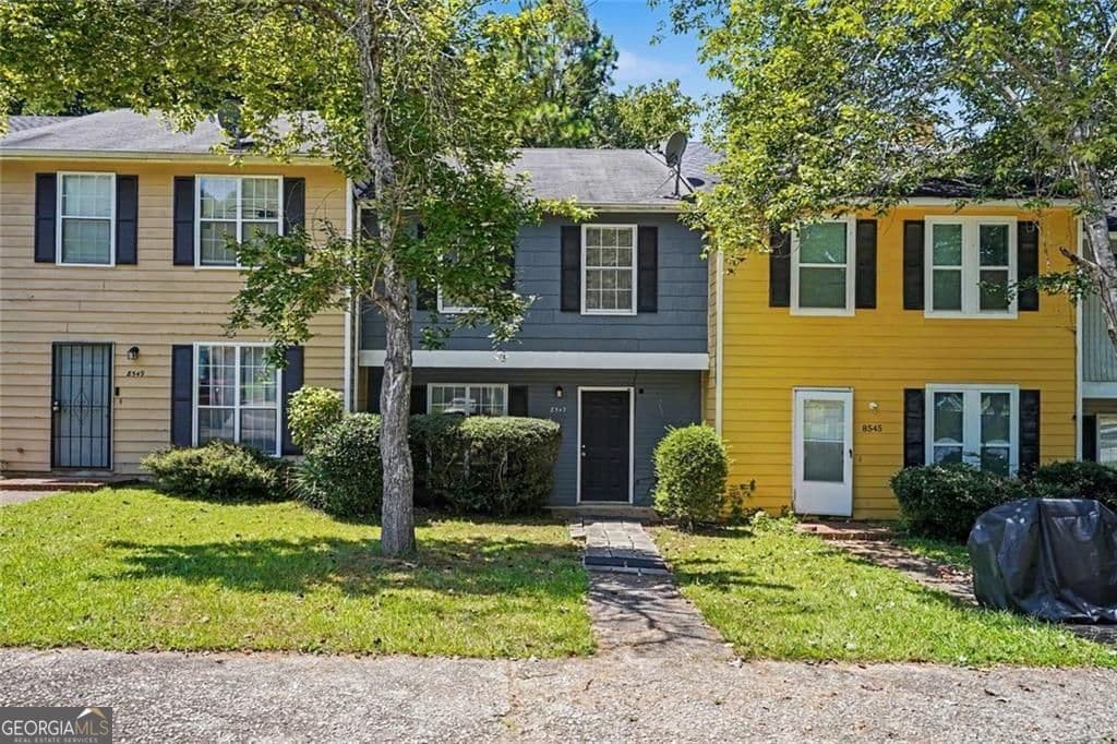 2 bedroom, 2.5 bathroom, 1,120 sq ft townhouse for sale at 8547 Jamestown Way, Jonesboro, GA 30238 — photo 1 of 18
