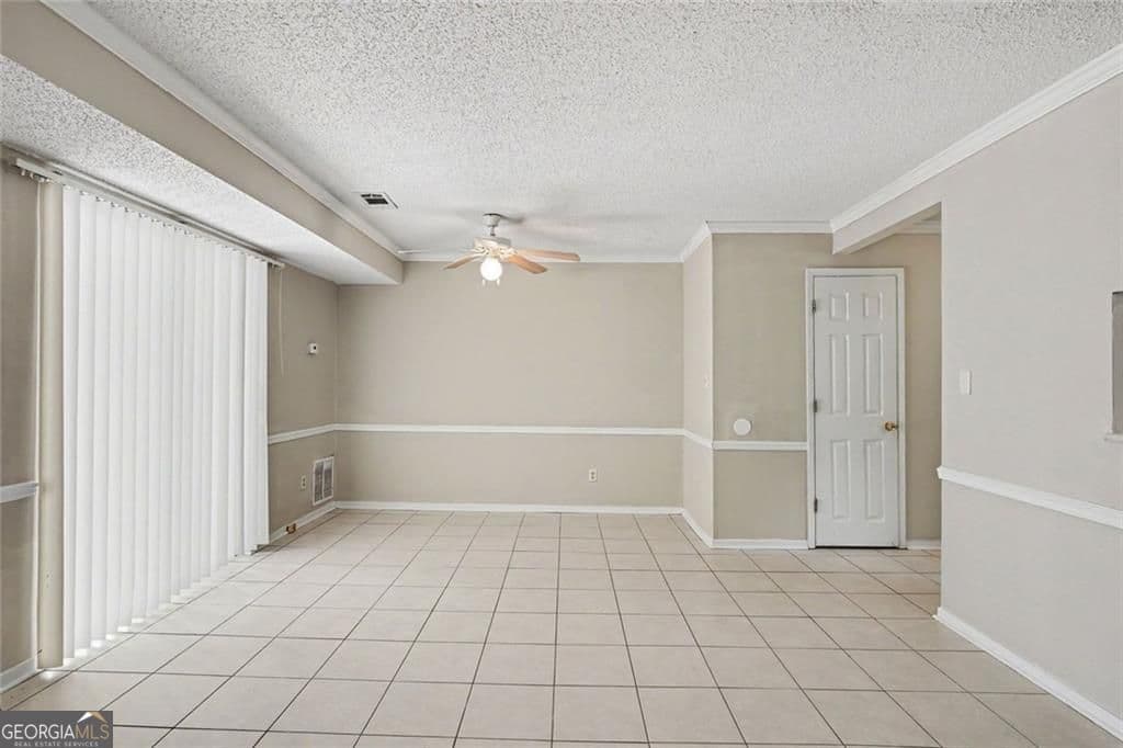 2 bedroom, 2.5 bathroom, 1,120 sq ft townhouse for sale at 8547 Jamestown Way, Jonesboro, GA 30238 — photo 5