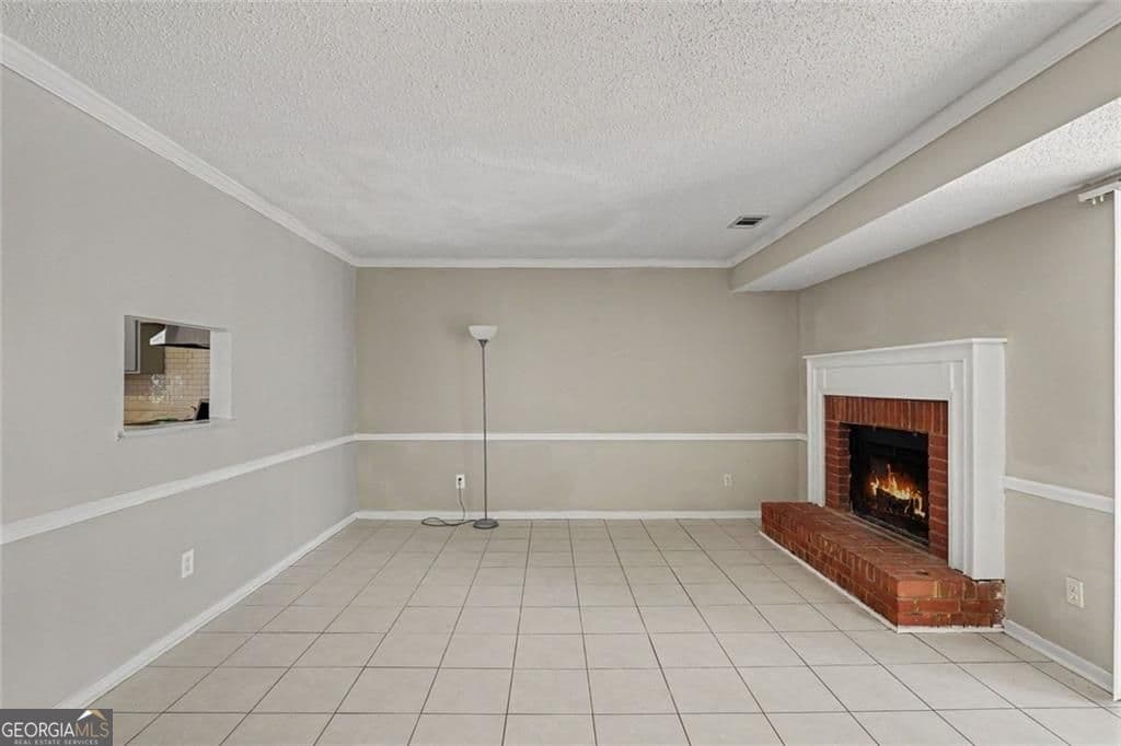 2 bedroom, 2.5 bathroom, 1,120 sq ft townhouse for sale at 8547 Jamestown Way, Jonesboro, GA 30238 — photo 4