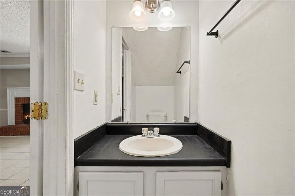 2 bedroom, 2.5 bathroom, 1,120 sq ft townhouse for sale at 8547 Jamestown Way, Jonesboro, GA 30238 — photo 8