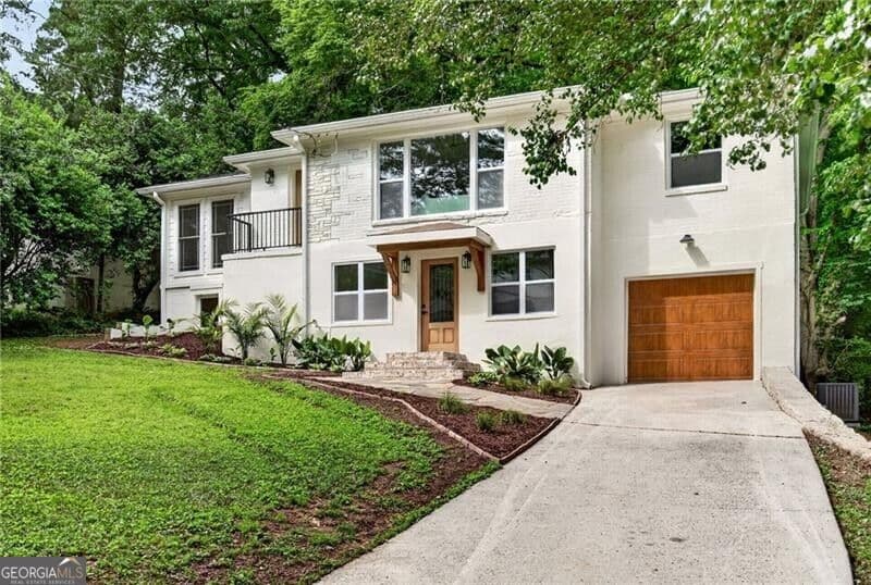4 bedroom, 3 bathroom, 2,540 sq ft single family residence for sale at 656 Channing Drive, Atlanta, GA 30318 — photo 2